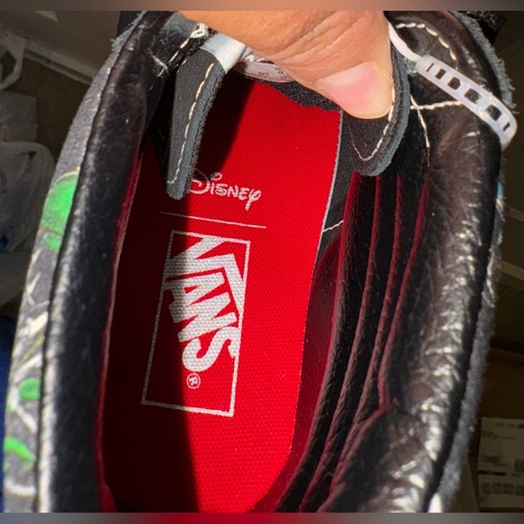 Vans x Disney Villains Sk8-Hi Shoes Men’s Size 6.5 Women’s Size 8 NWT - Picture 11 of 12